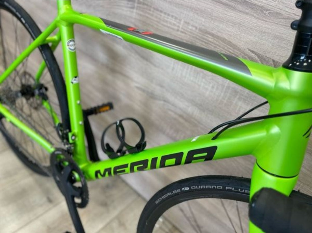Merida Scultura 200D Disc Road Bike Green / Black (used)
