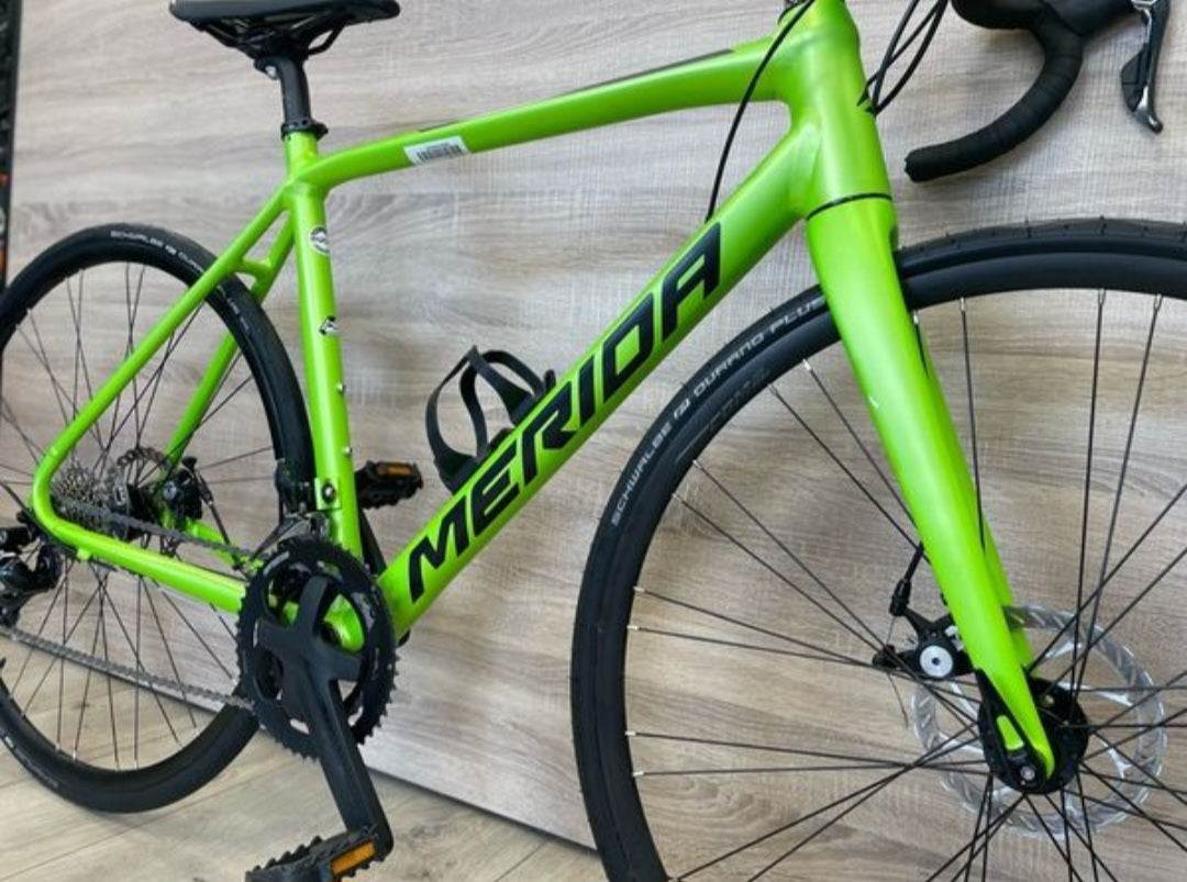 Merida Scultura 200D Disc Road Bike Green / Black (used)