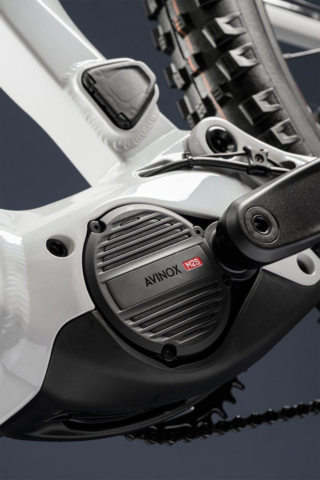 KELLYS THEOS AX90 White Fury Avinox 800Wh