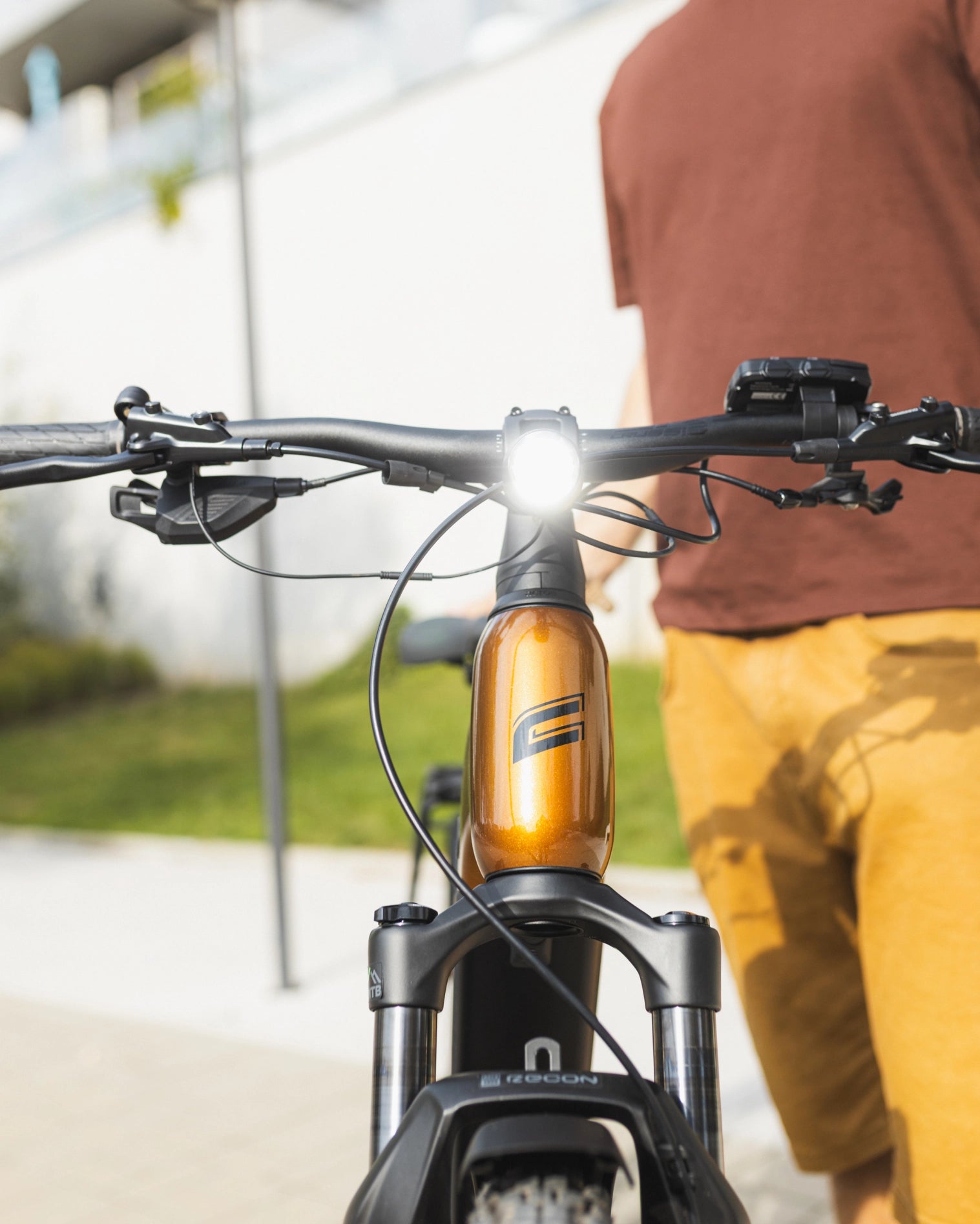 Crussis e-Country 10.11-(715 Wh)